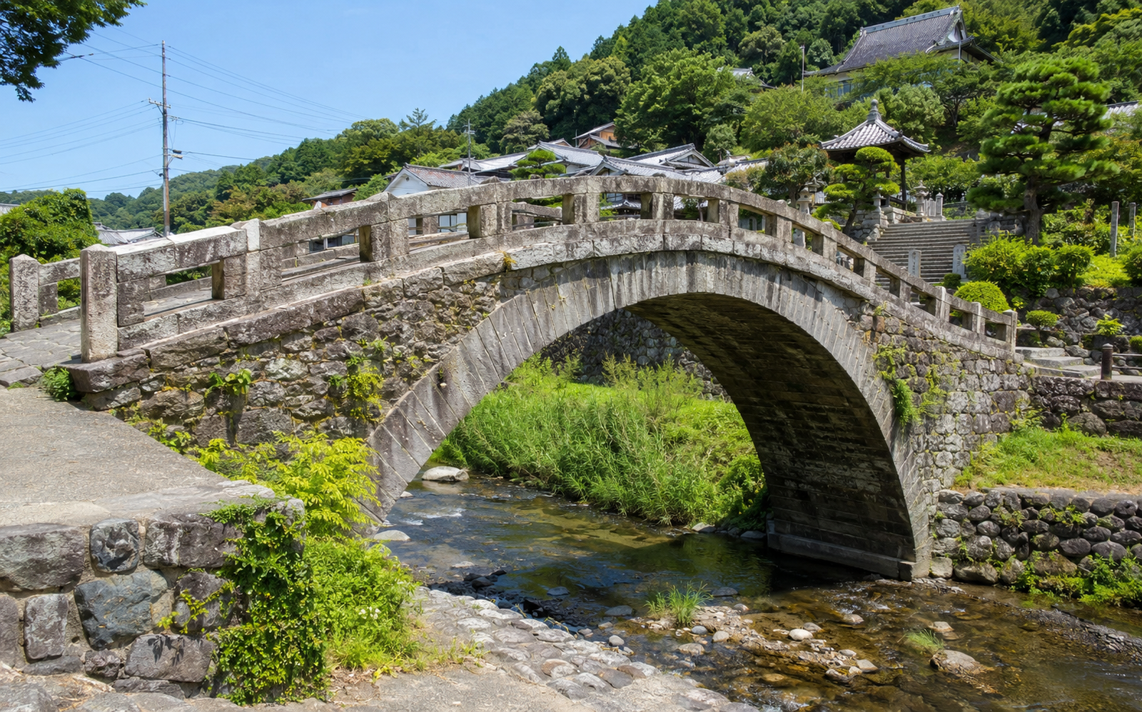 補修が完了した石橋